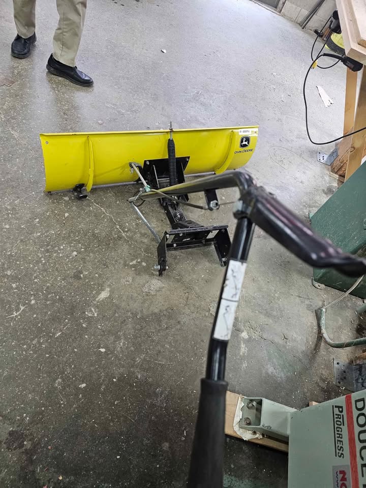 John deere snow plow attachment - photo 3