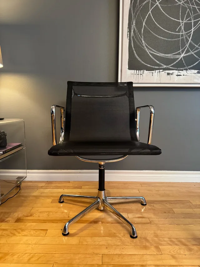 MCM ICF Eames EA108 Executive Swivel Chair image indicator(2)