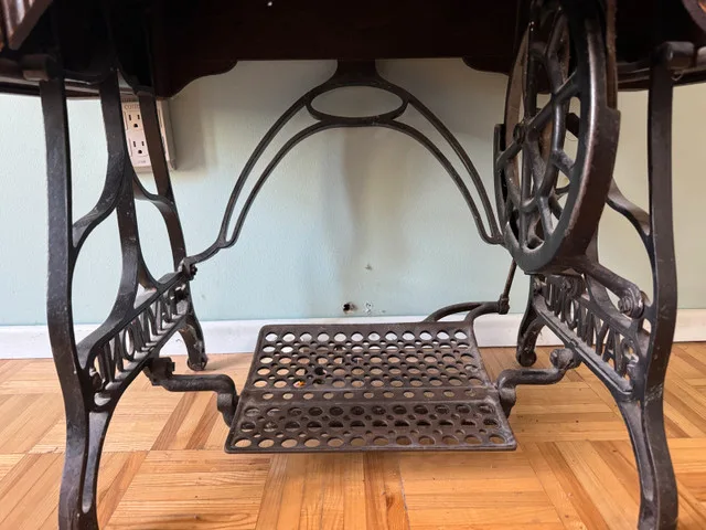 Antique Raymond Sewing Machine image indicator(6)