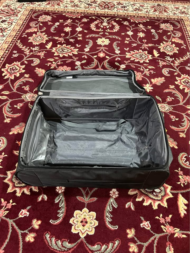🧳 26.5″ Medium Travelpro Rollaboard - Grey - $20 - photo 2