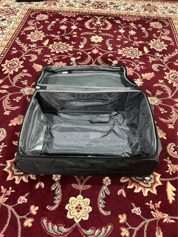 🧳 26.5″ Medium Travelpro Rollaboard - Grey - $20 image indicator(2)