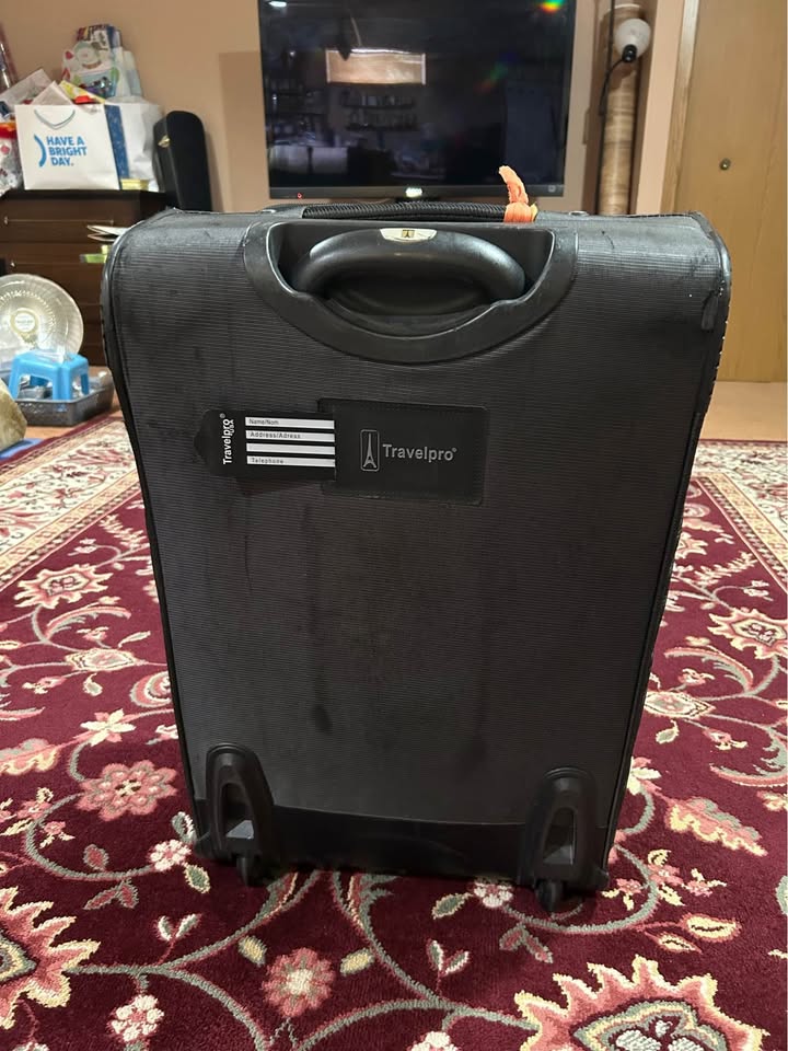🧳 26.5″ Medium Travelpro Rollaboard - Grey - $20 - photo 3