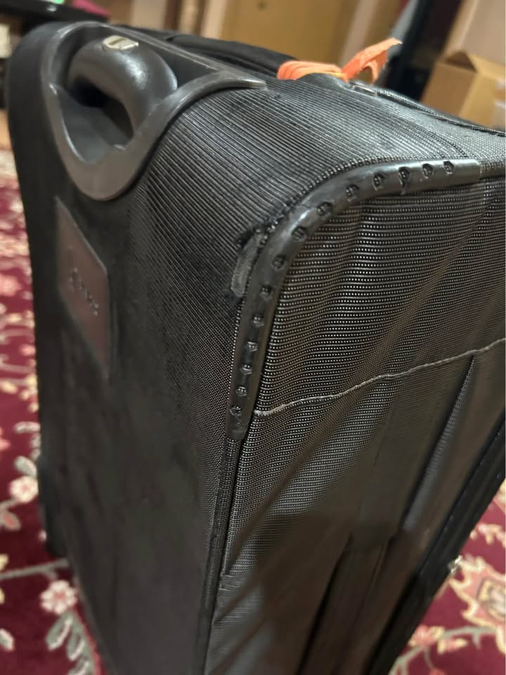 🧳 26.5″ Medium Travelpro Rollaboard - Grey - $20 - photo 4