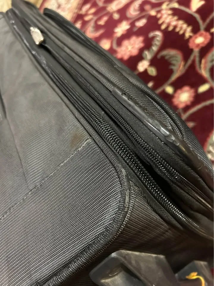 🧳 26.5″ Medium Travelpro Rollaboard - Grey - $20 image indicator(6)