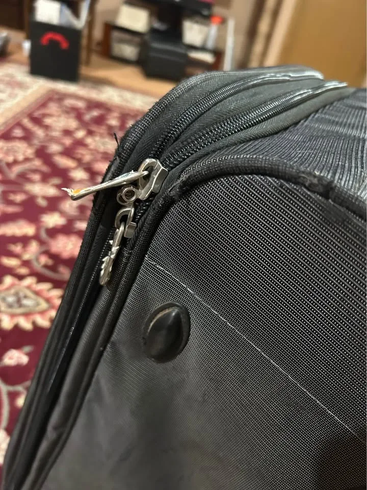 🧳 26.5″ Medium Travelpro Rollaboard - Grey - $20 image indicator(7)