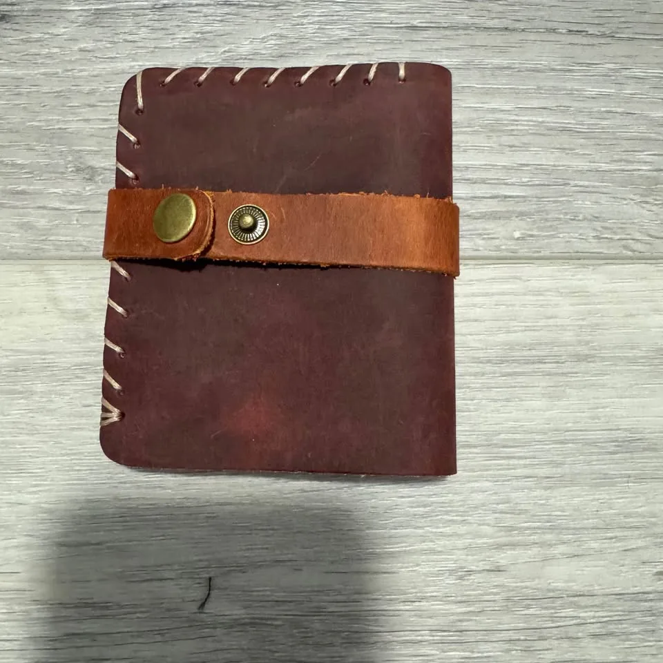 Handmade Leather Small Wallet image indicator(4)