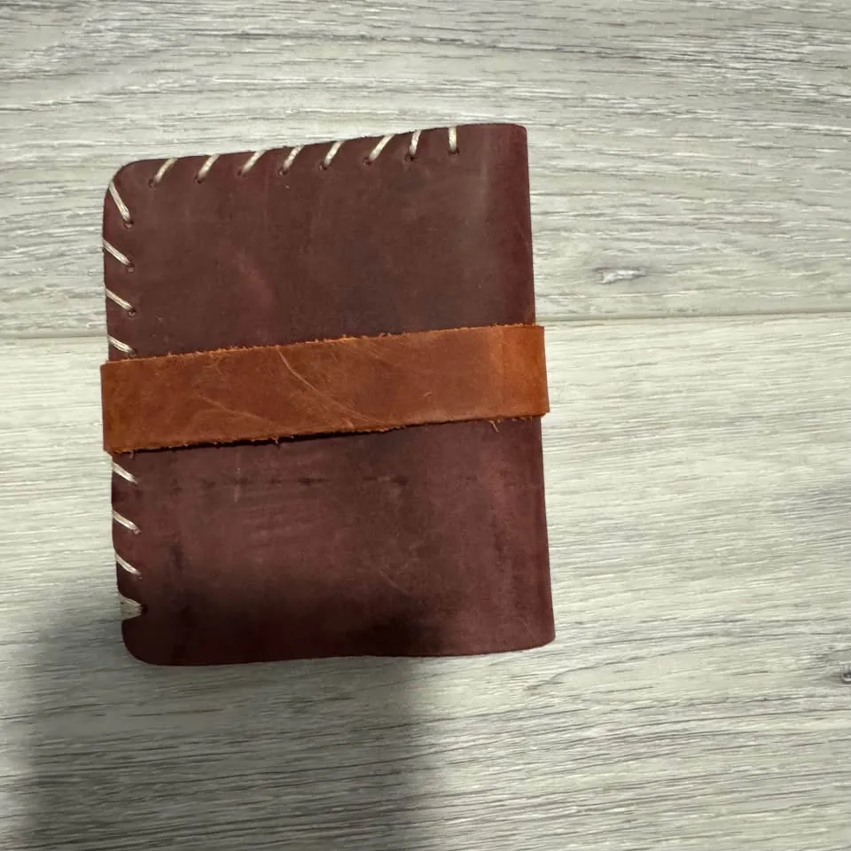 Handmade Leather Small Wallet image indicator(7)