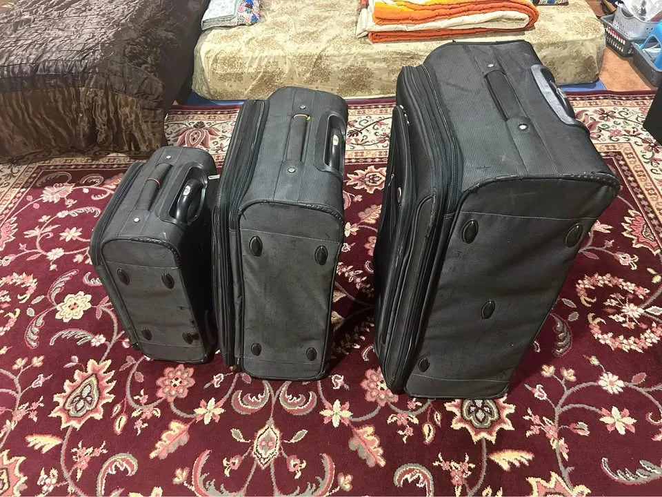 🧳 Travelpro Luggage Set – 20.5″ Carry-On – Grey – $15 image indicator(3)