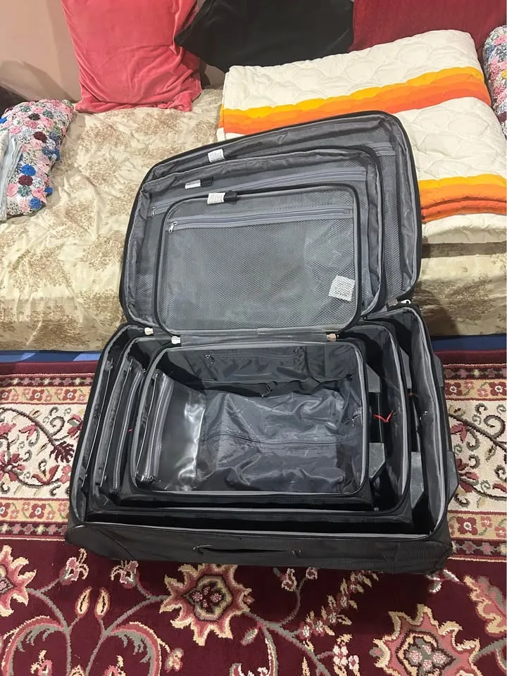 🧳 Travelpro Luggage Set – 20.5″ Carry-On – Grey – $15 image indicator(4)