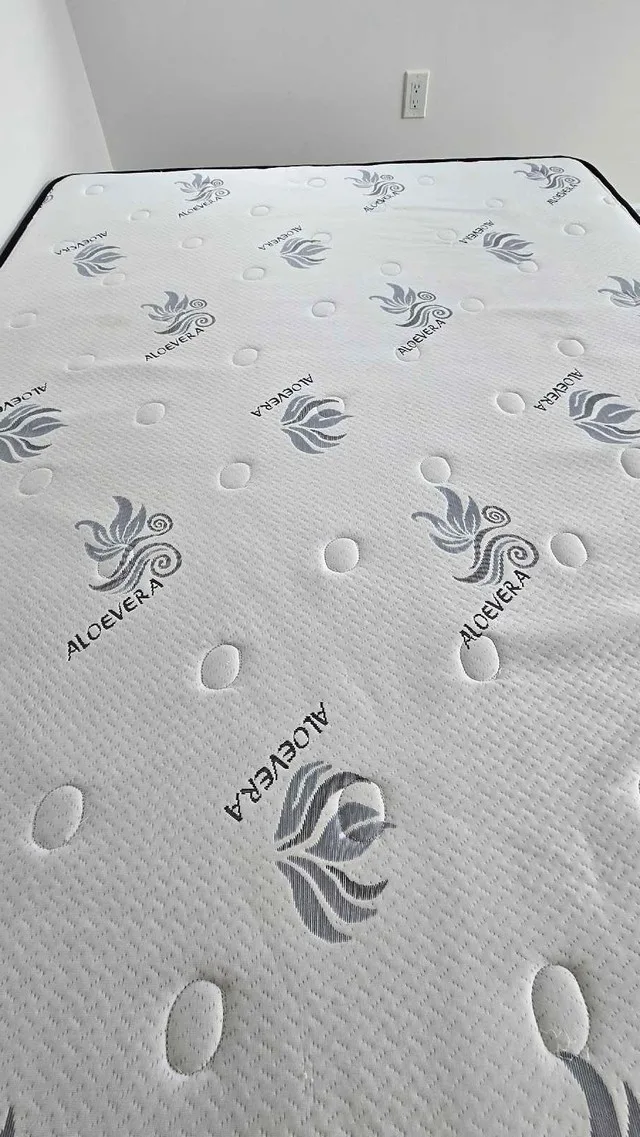 Top quilted Aloevera Queen Mattress + Box Spring image indicator(3)