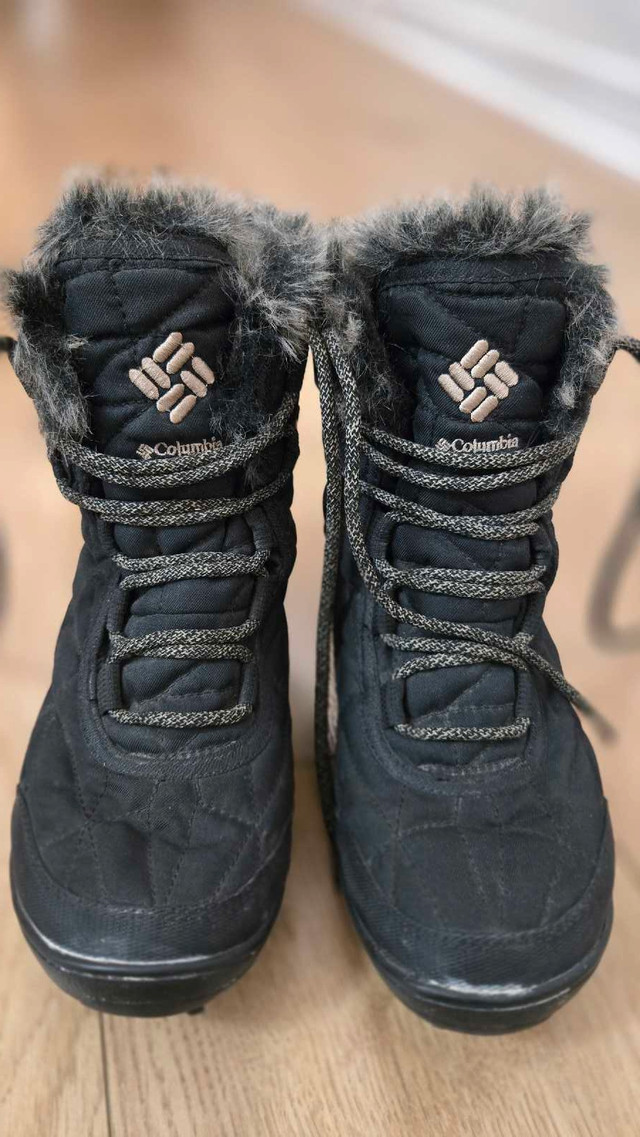 Columbia women SnowBoots - Size 6.5