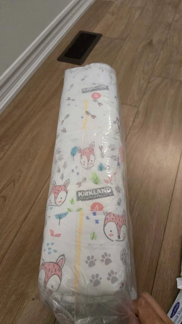 Kirkland Diapers Size 4 image indicator(2)
