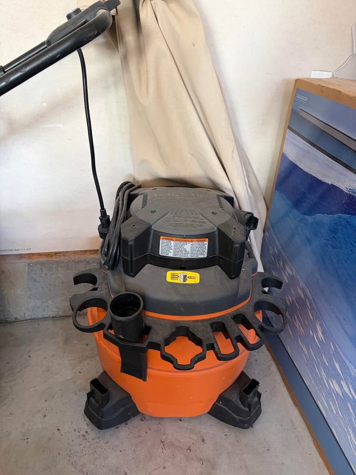 Vacuum and blower - photo 2