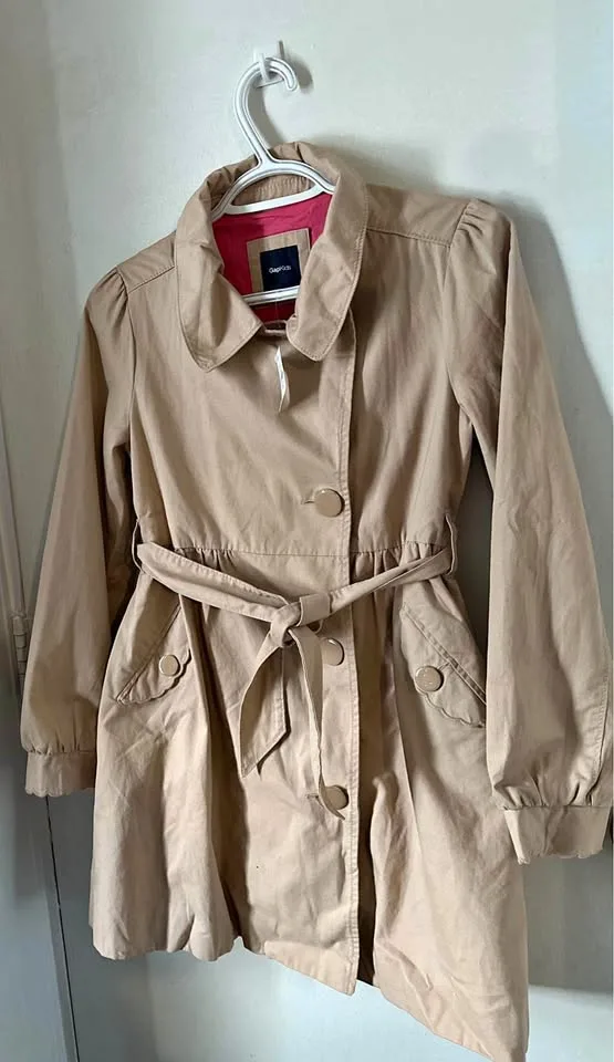GIRLS TRENCH COAT SIZE:XXL BRAND:GAP PRICE:$60 thumbnail