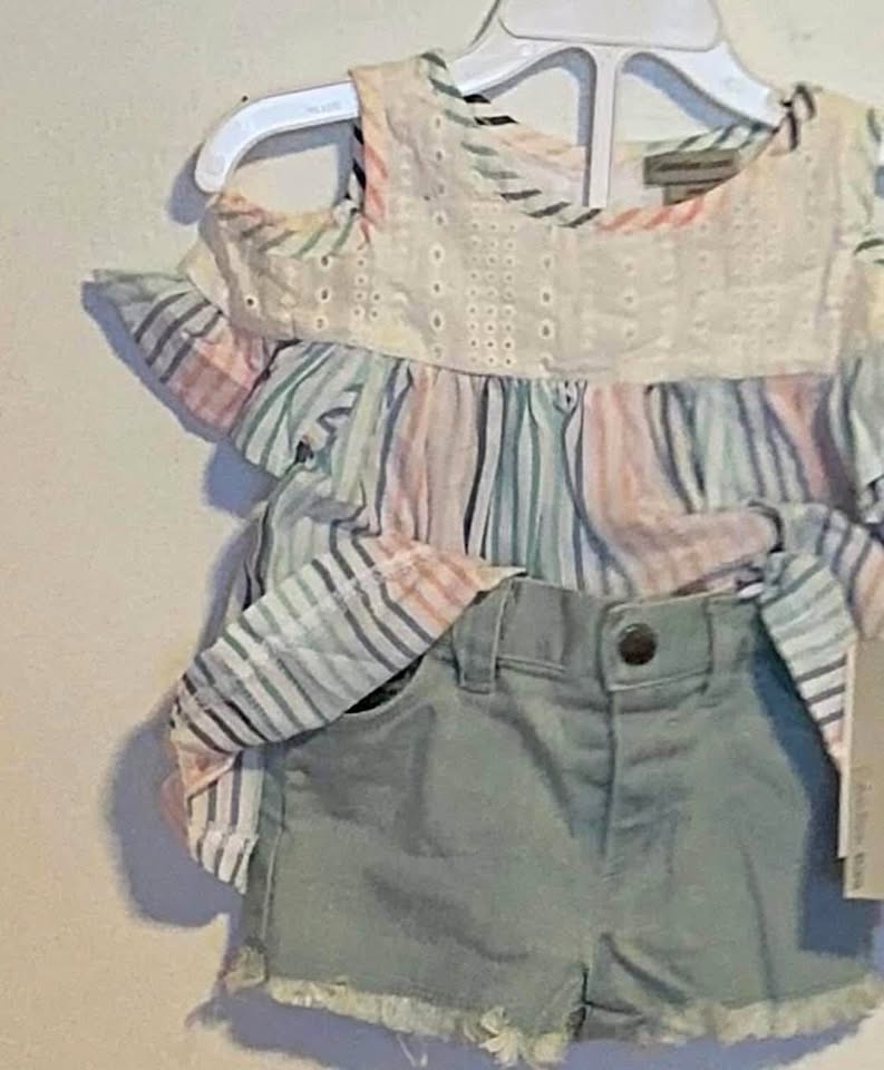 GIRLS SHORTS SUIT (2 PC ) SIZE:24 MONTHS PRICE:$50 BRAND: CALVIN