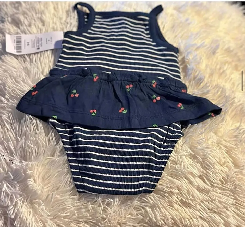 GIRLS ROMPER SIZE: NB (NEW BORN) PRICE:$15 thumbnail