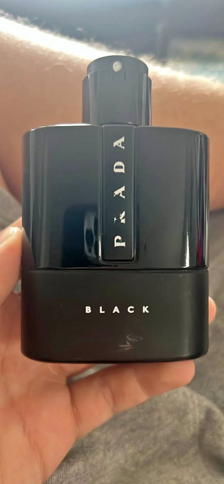 Prada Black 85% Full