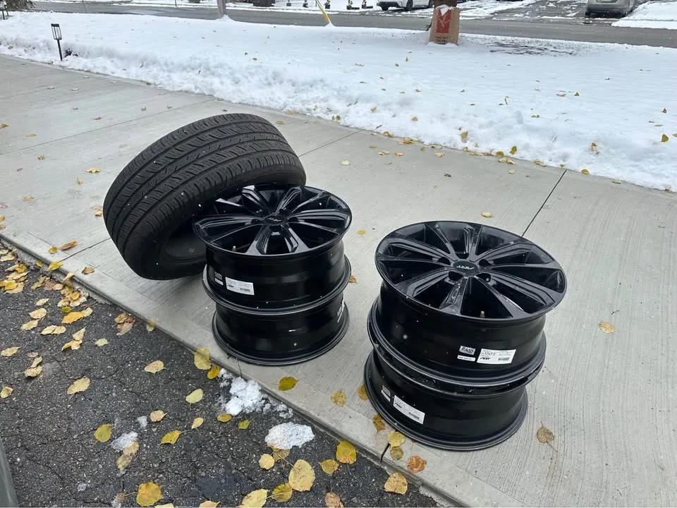 Set of 4 ART rims with tires image indicator(2)