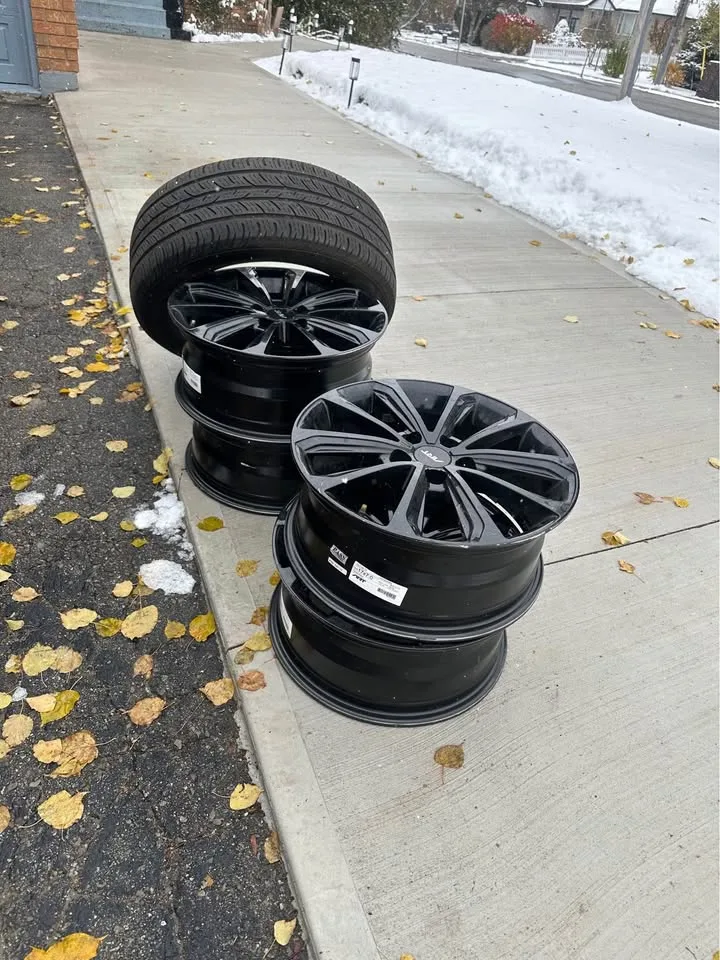 Set of 4 ART rims with tires image indicator(3)