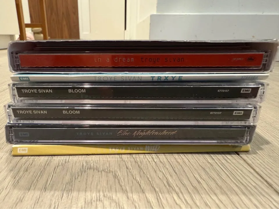 Troye Sivan CD's image indicator(2)