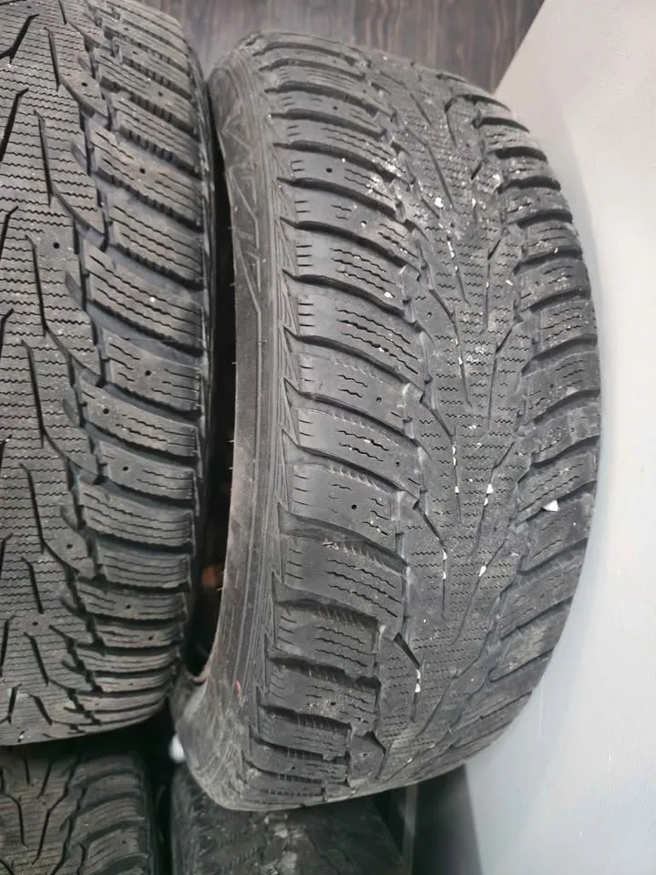 2013 Sentra tire 205/55/R16 winter with rims image indicator(3)