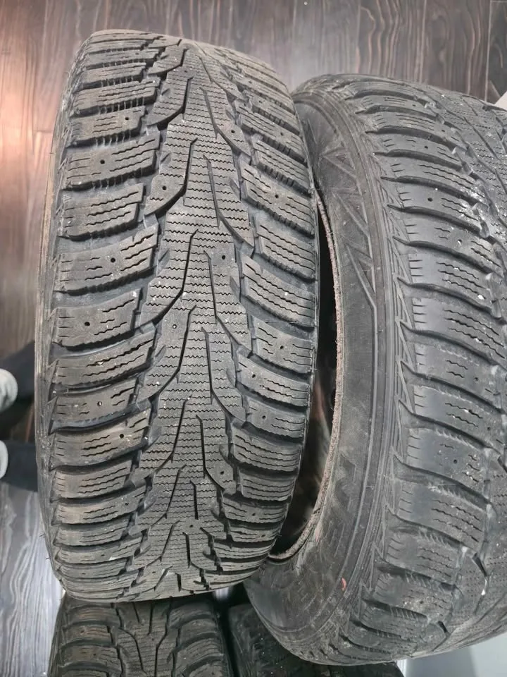 2013 Sentra tire 205/55/R16 winter with rims image indicator(4)