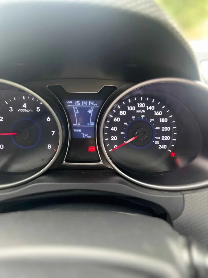 2012 Hyundai Veloster image indicator(9)