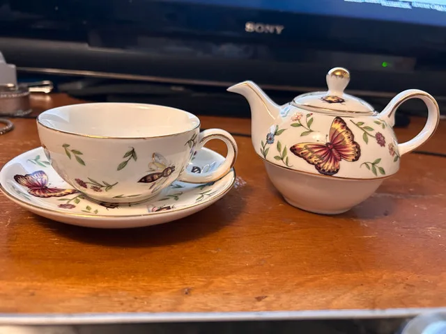 Adeline Tea Set thumbnail