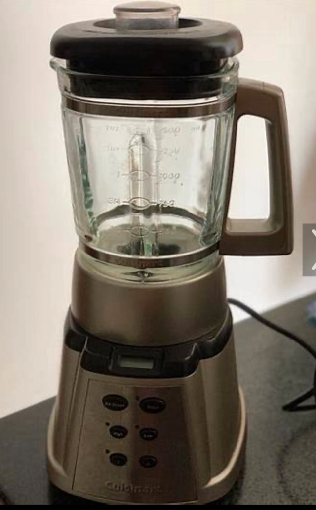 used Cuisinart blender 600 in silver - $50 - photo 2