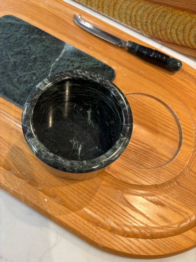Deliver oak and marble party board - $15 - photo 3