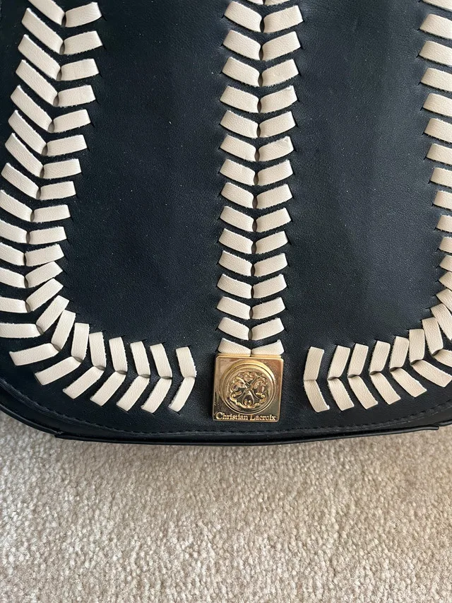 Like new Black and white saddle crossbody bag -$35 image indicator(3)