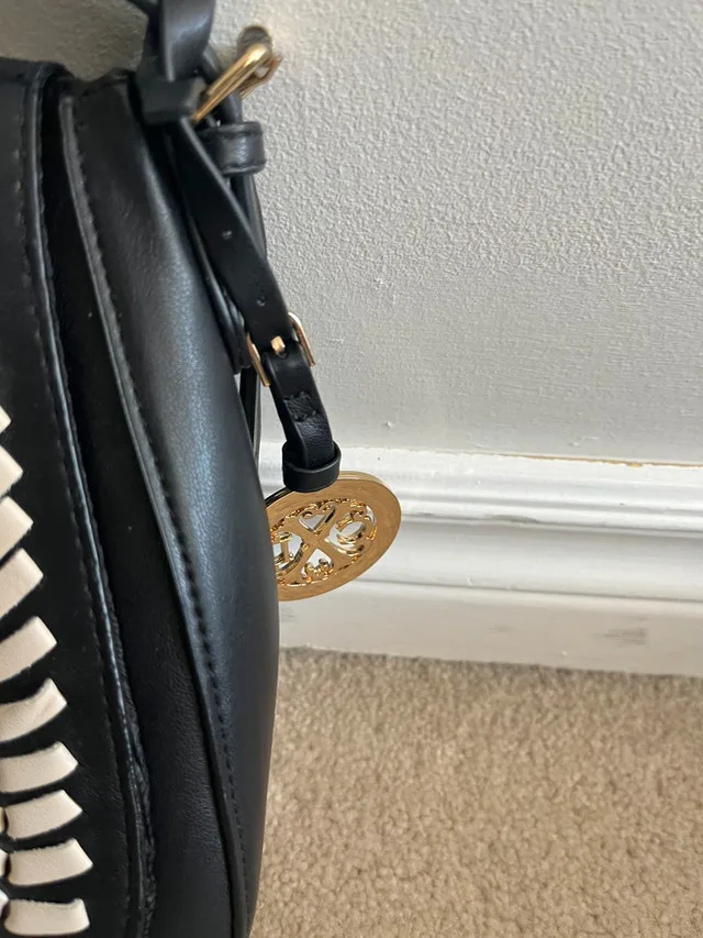 Like new Black and white saddle crossbody bag -$35 image indicator(4)