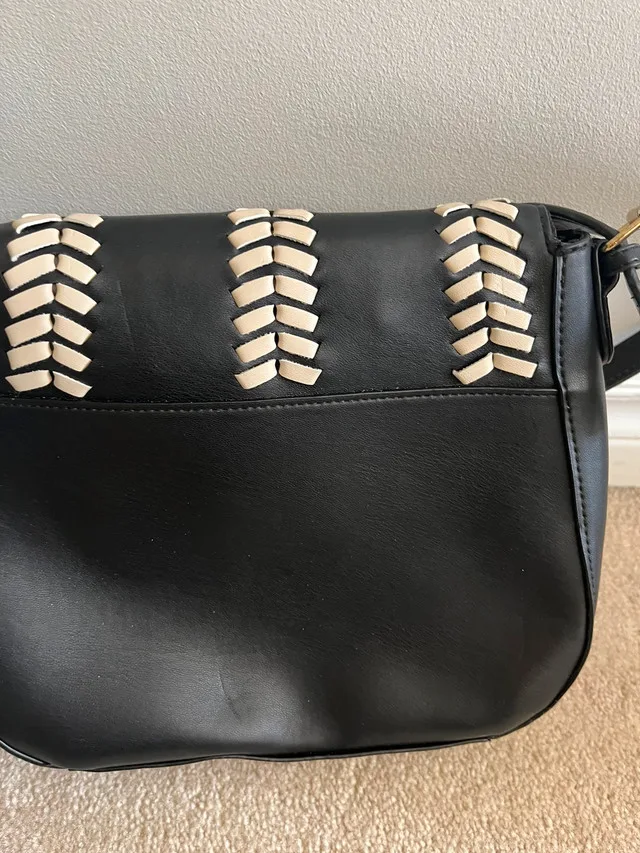 Like new Black and white saddle crossbody bag -$35 image indicator(5)