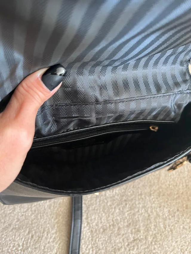 Like new Black and white saddle crossbody bag -$35 image indicator(6)