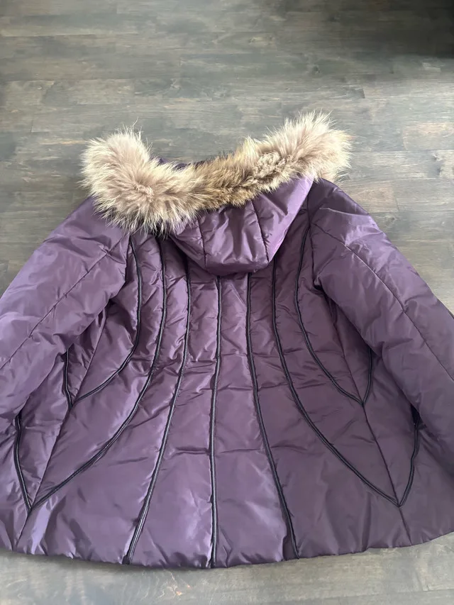 Women’s Via Spiga winter coat- size XS -$40 image indicator(3)