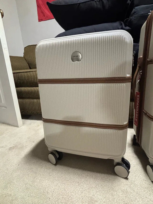 Set of brand New Delsey Paris Brigette luggage - $500 image indicator(4)