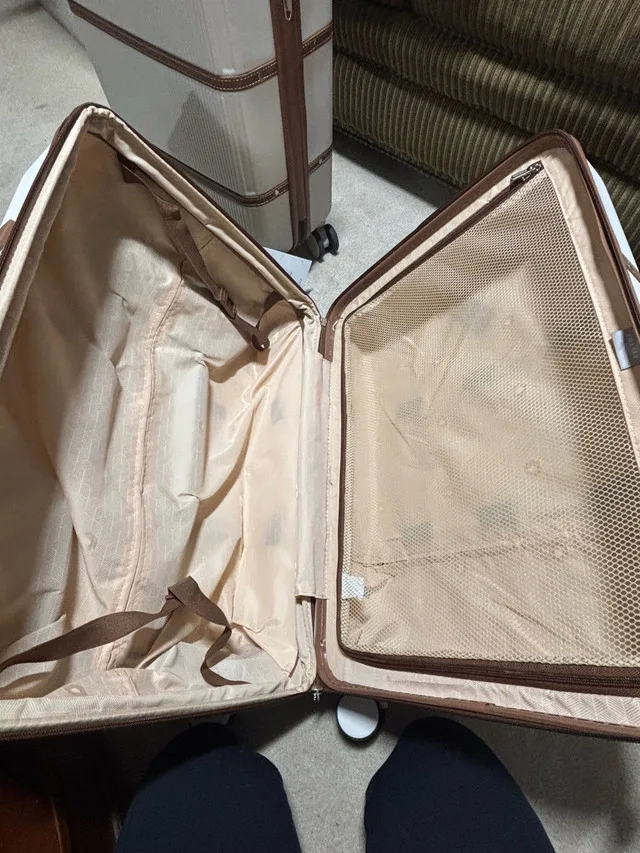 Set of brand New Delsey Paris Brigette luggage - $500 image indicator(5)