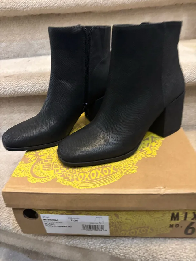 BNIB Women’s Mix No.6 black booties size 7.5 -$50 image indicator(2)