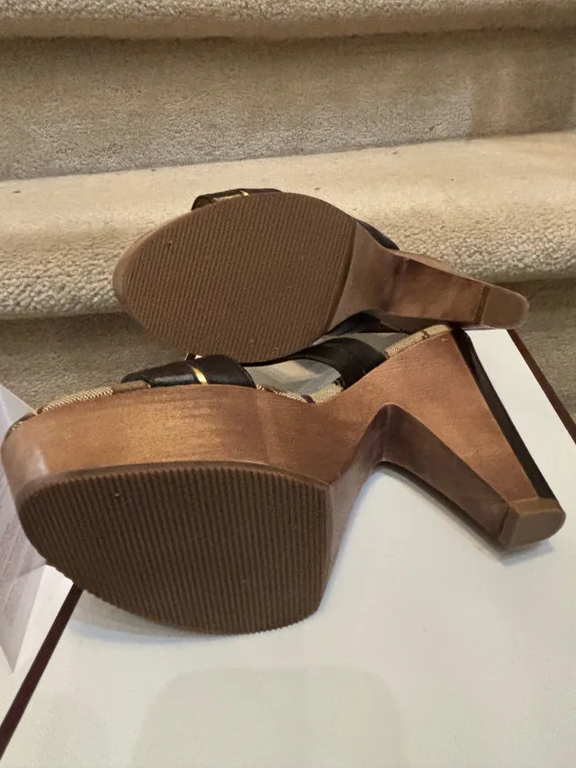 Women’s Coach platform sandals -size 6.5 $50 image indicator(5)