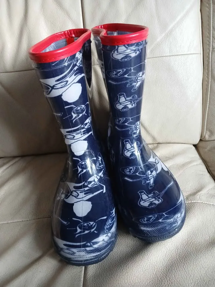 Joe Fresh size 1 hockey rain boots image indicator(2)