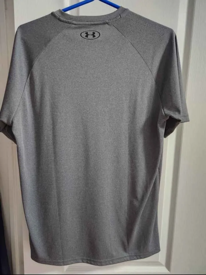 Authentic Under Armour - Medium Short Sleeve image indicator(2)