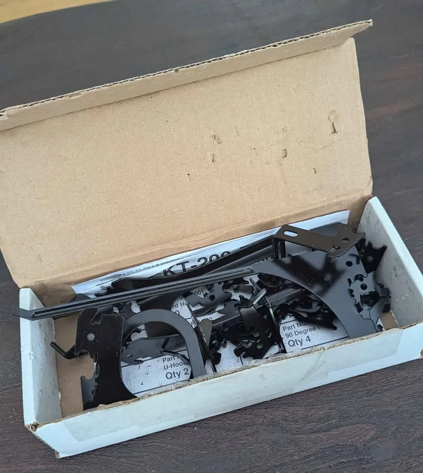 KT‑200‑DLX Deluxe Slotted Hook Kit – 26-piece (black) image indicator(2)