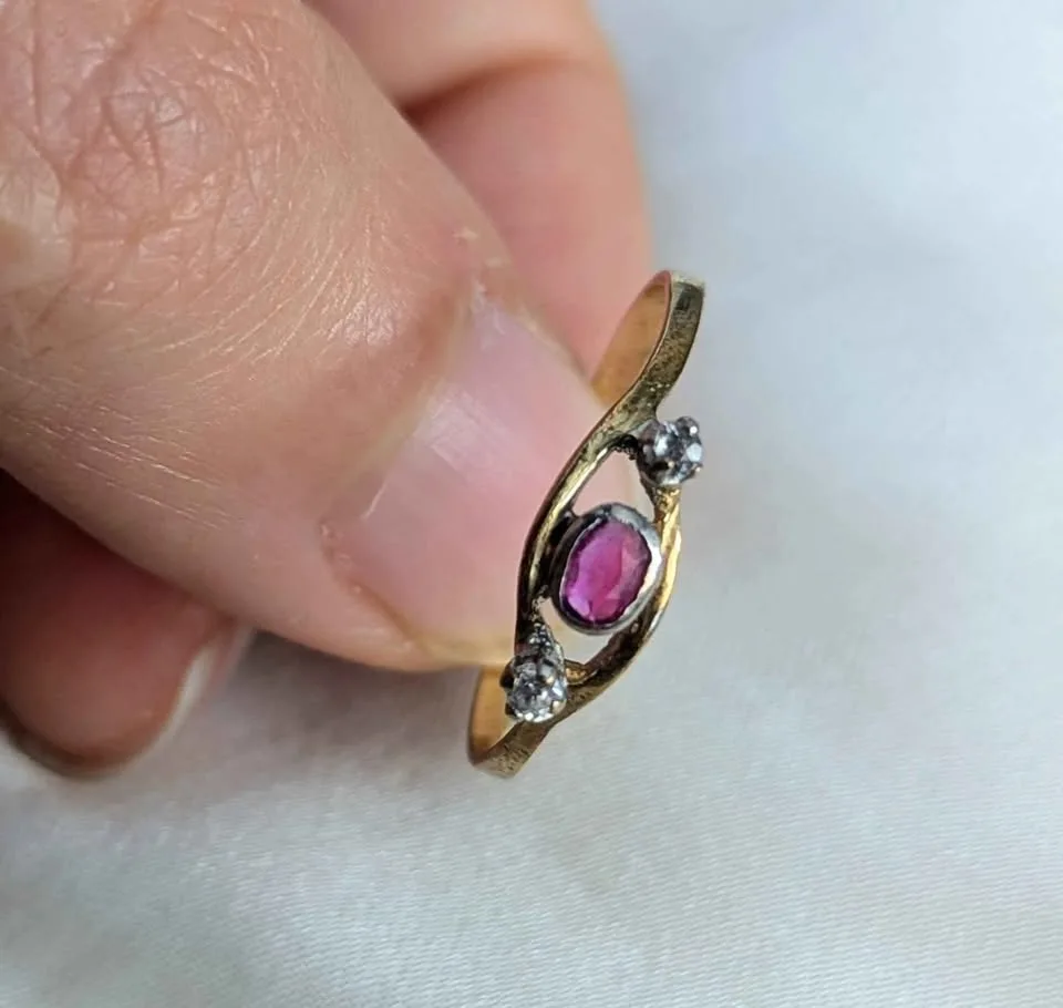 Vintage 10k Gold Ring Diamonds & Bezel set Ruby image indicator(4)