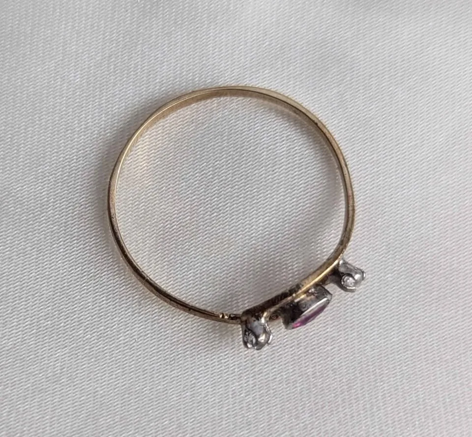 Vintage 10k Gold Ring Diamonds & Bezel set Ruby image indicator(6)