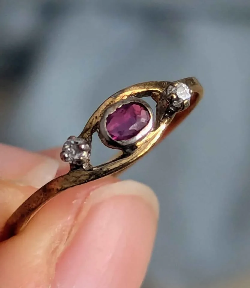 Vintage 10k Gold Ring Diamonds & Bezel set Ruby image indicator(7)