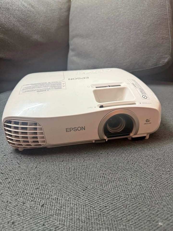 Epson Projector + Sound Bar Combo — Home Theatre Setup