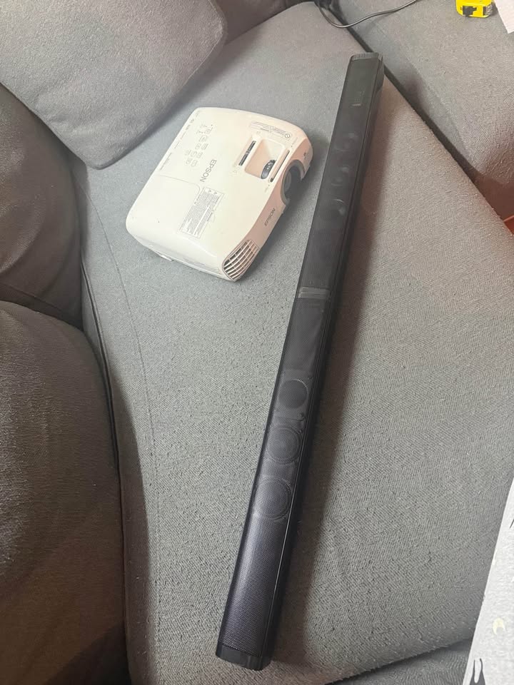 Epson Projector + Sound Bar Combo — Home Theatre Setup - photo 3