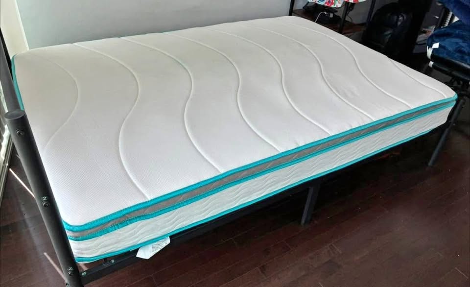 Mattress - Full Size - Like New - Linenspa