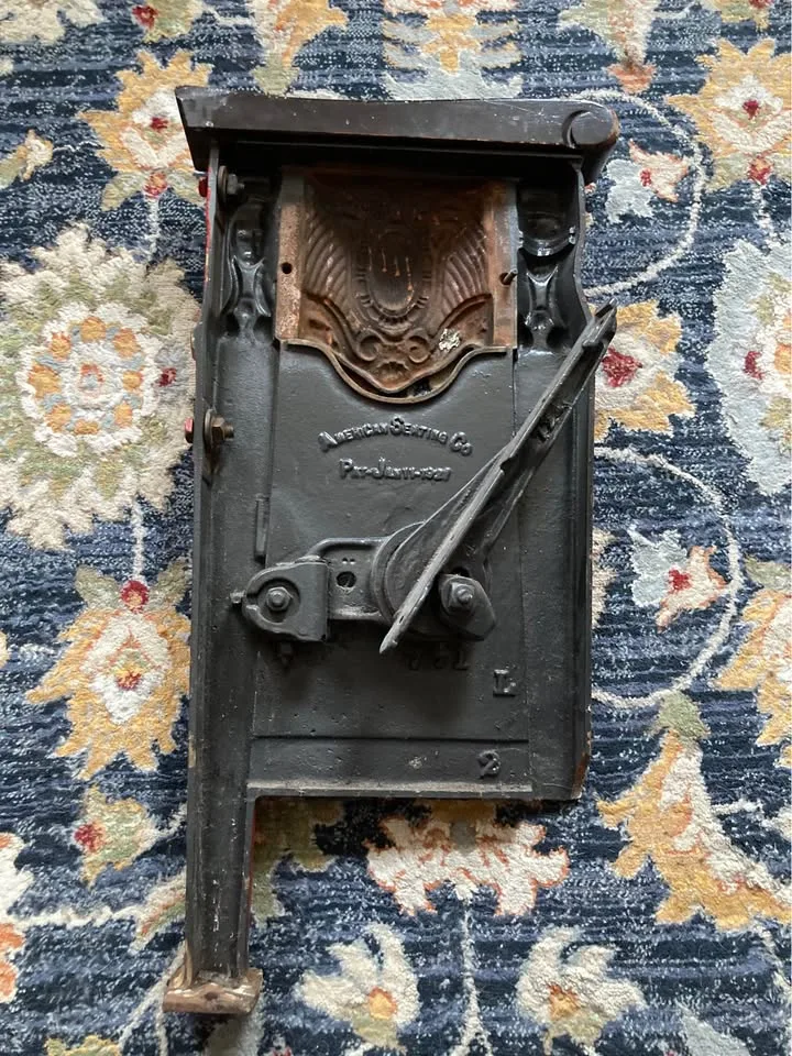 Music Box Theatre Aisle Endcap w/ seat cushion image indicator(4)