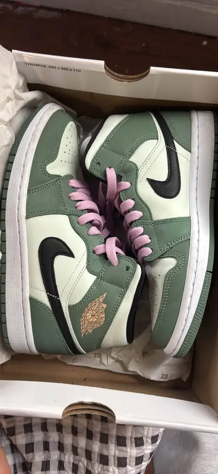 Air Jordan 1 sneakers Mid Dutch Green image indicator(3)